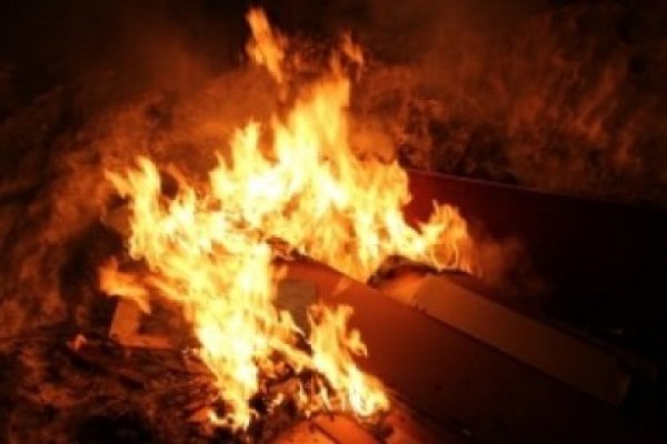 Mai multe bunuri carbonizate, în garajul care a luat foc la Eforie Sud